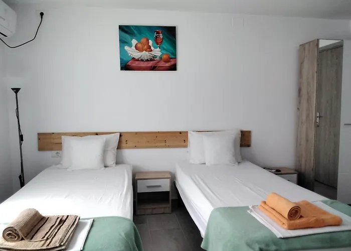 Gazde/Camere de închiriat Casa Fely