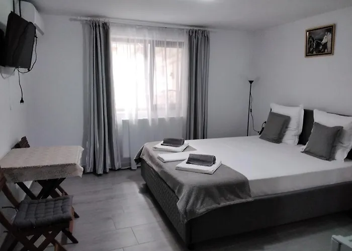 Casa Fely Gazde/Camere de închiriat Eforie Nord